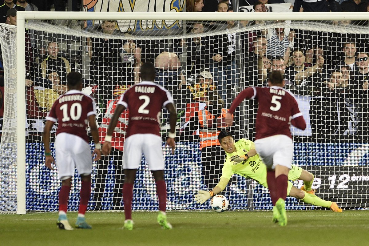 川島永嗣の痛恨ミスに海外騒然 W杯最低のgk 大災害だ メルシー カワシマ サッカータイム