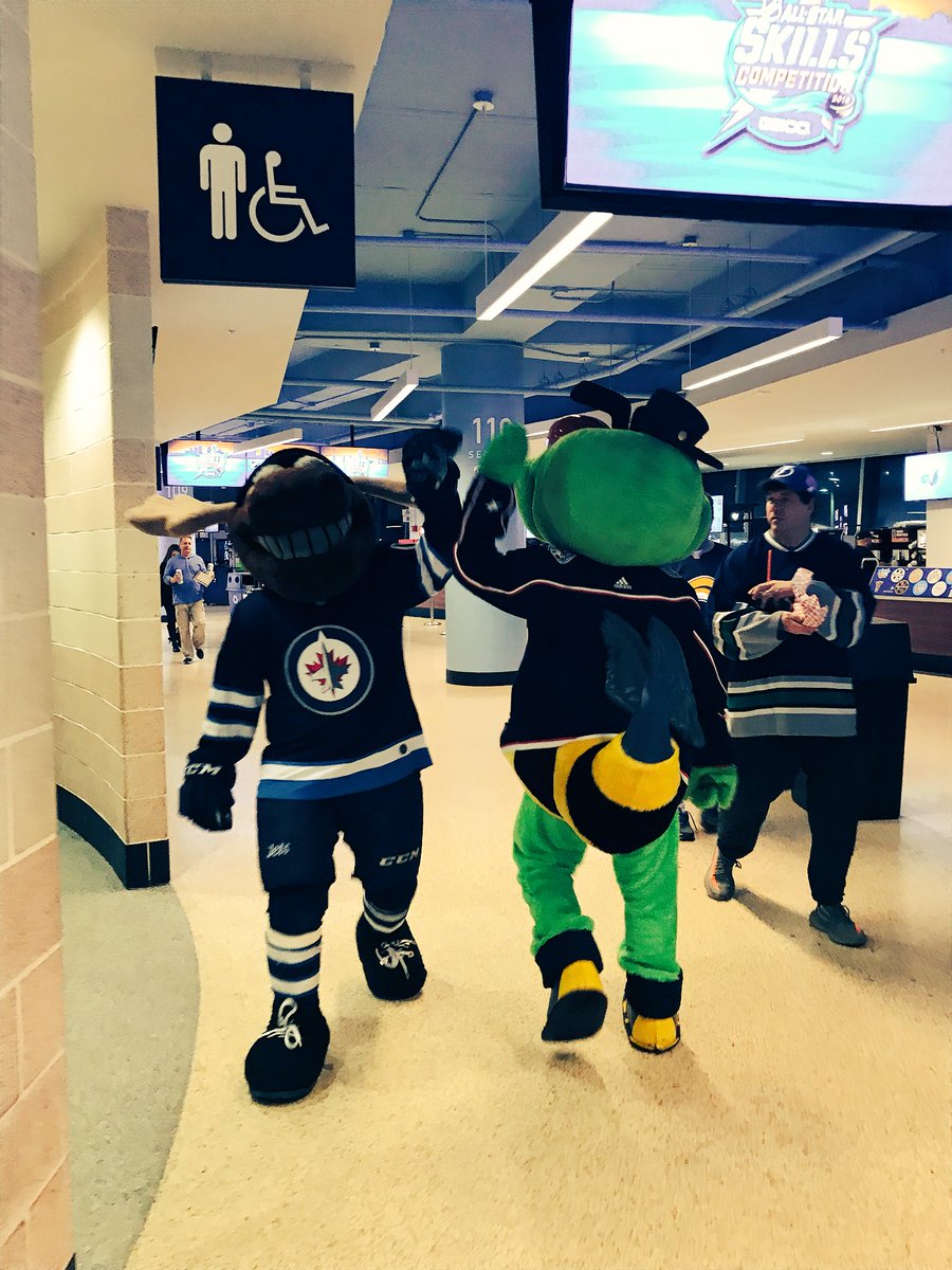 StingerCBJ's tweet photo. High five fly-bys! #NHLSkillCompetition #NHLAllStar #cbj https://t.co/A8qaJeALL3