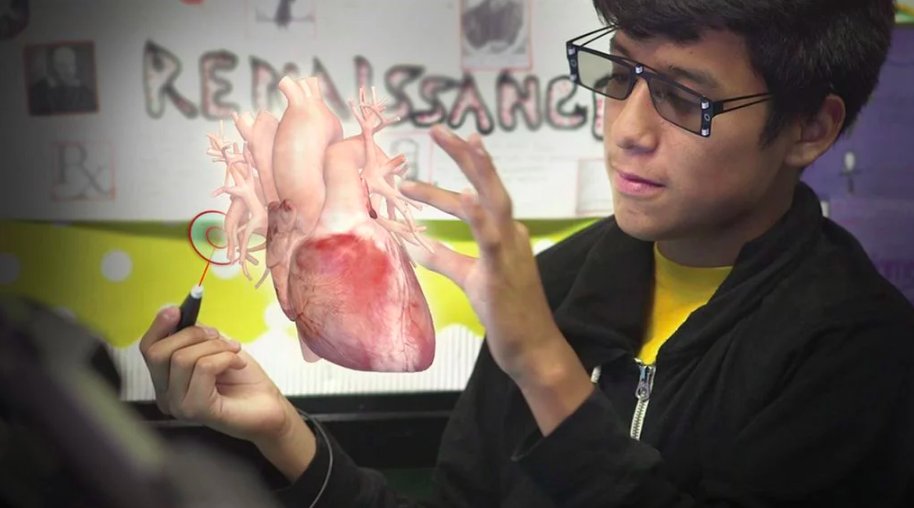 edutopia's tweet photo. Looking past the hype at how virtual reality and other immersive technologies are being used successfully in K-12 classrooms. https://t.co/seG7Ps38BS https://t.co/q8LDfNhA7B