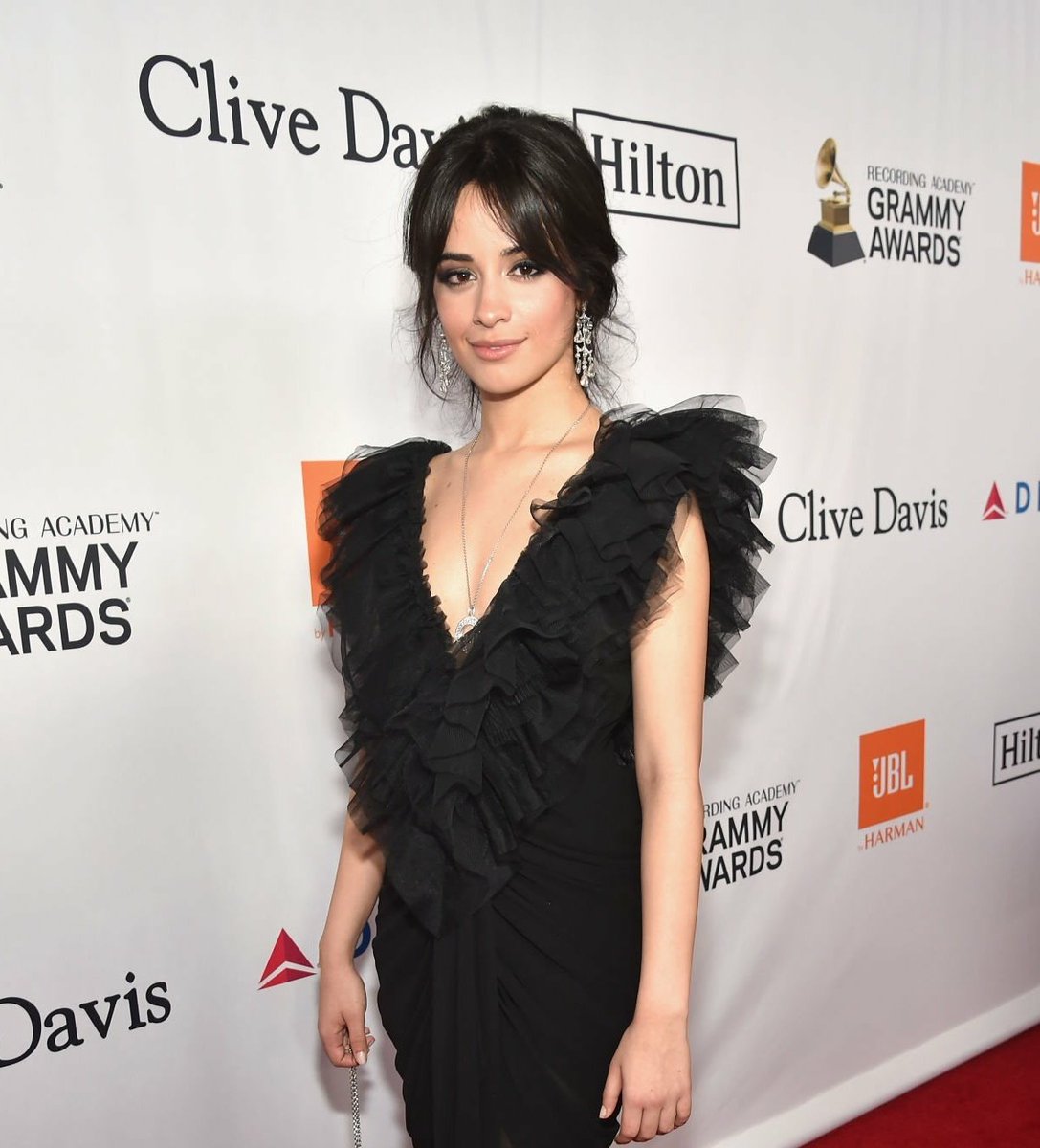 inspiredkarla's tweet photo. miren hasta cOMBINARON LA ROPA LPM, son lo más hermoso y perfecto de este universo necesito una foto y de paso una collab entre estos dioses griegos

#CamilaCabello #BestSoloBreakout #iHeartAwards https://t.co/ER7YpHqRvd