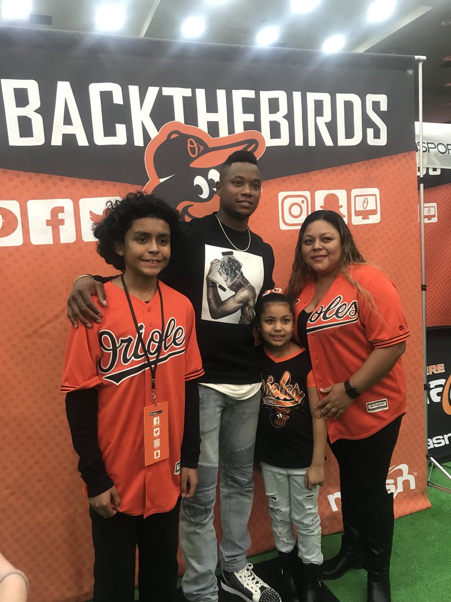 masnOrioles's tweet photo. Thanks to all fans who visited our booth at #OsFanFest for prizes, social snapshots and the claw machine! #IBackTheBirds https://t.co/qoxlTzQgR1