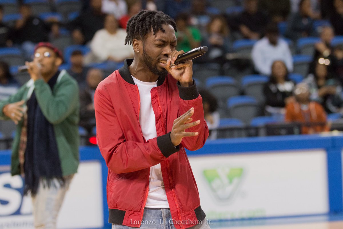 Troubled_Empire's tweet photo. Our @MallyMal214 @BlueBynum & @_DJWake Put On A Special Half Time Show Tonight At VSUβs Televised π Game βΌοΈ Recap Coming Soon π #WSY90 https://t.co/9hcO1BTuUS