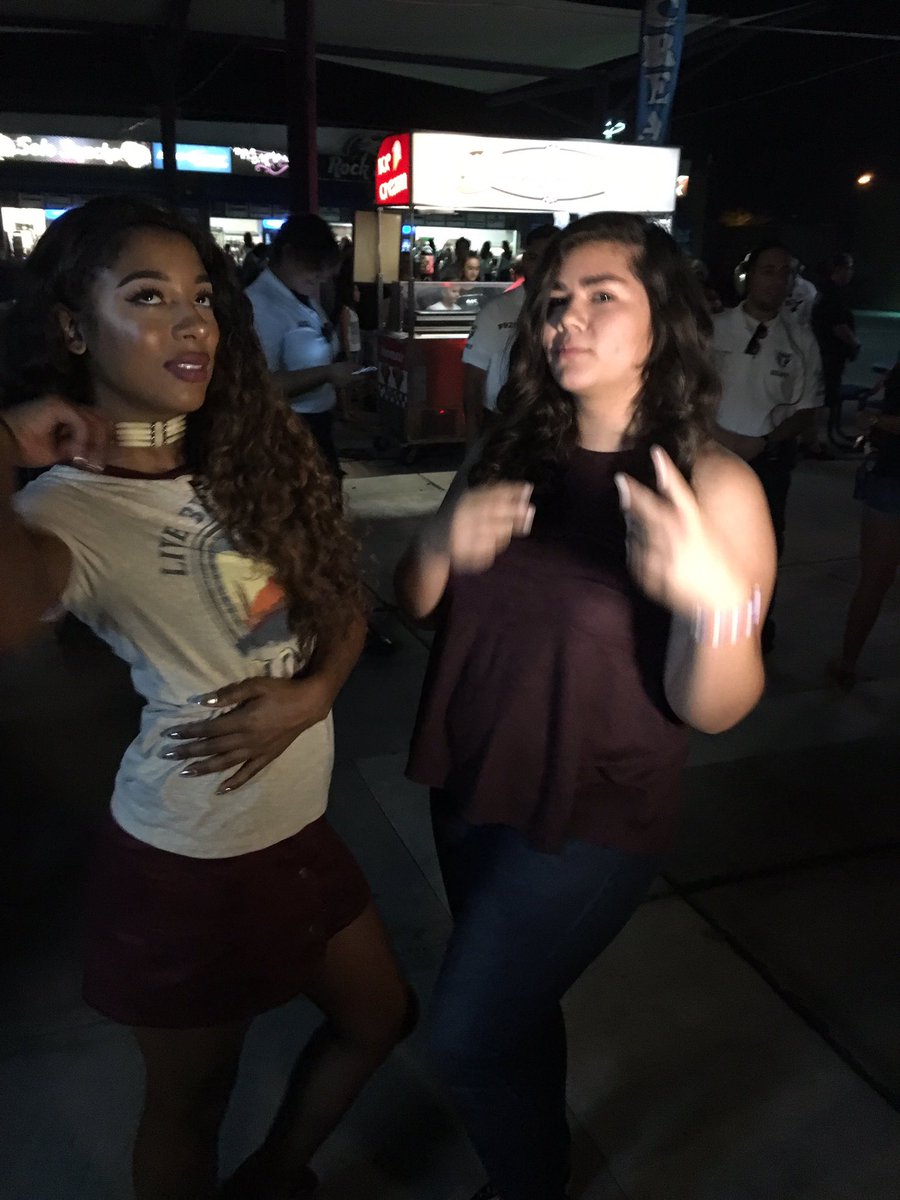 JAURERIKA's tweet photo. @VictoriaMonet #HeyVic remember when you said u liked my hair then we had a mini photo shoot ((btw laughing candids with u are my fave)) ((miss u soooo much)) ๐๐ https://t.co/ajvPeeE9EJ