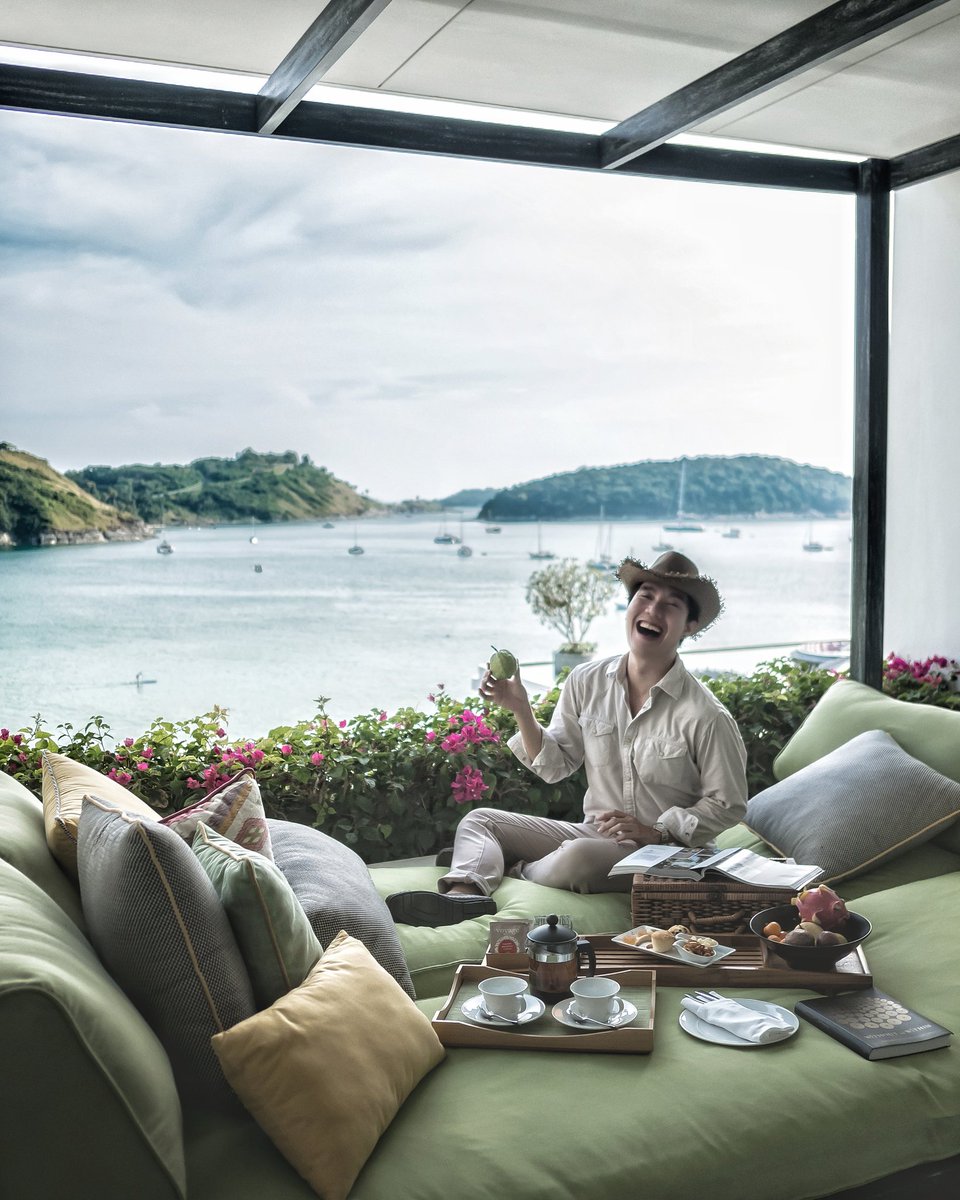FirexJourney's tweet photo. 📍 ภูเก็ต : โรงแรม The Naiharn Phuket หาดในหาน ใกล้กับแหลมพรหมเทพ เป็นอีกโรงแรมที่วิวสวยมากกกก 😚😚😚 โดยเฉพาะวิวเรือยอร์ชที่จอดลอยคลอตลอดปีตลอดไปนี่ เหมือนเรามาเที่ยว Santorini ยังไงหยั่งงั้นเลยฮะ ฮอลลลล 😍😍😍 https://t.co/9aVrSYOUZi