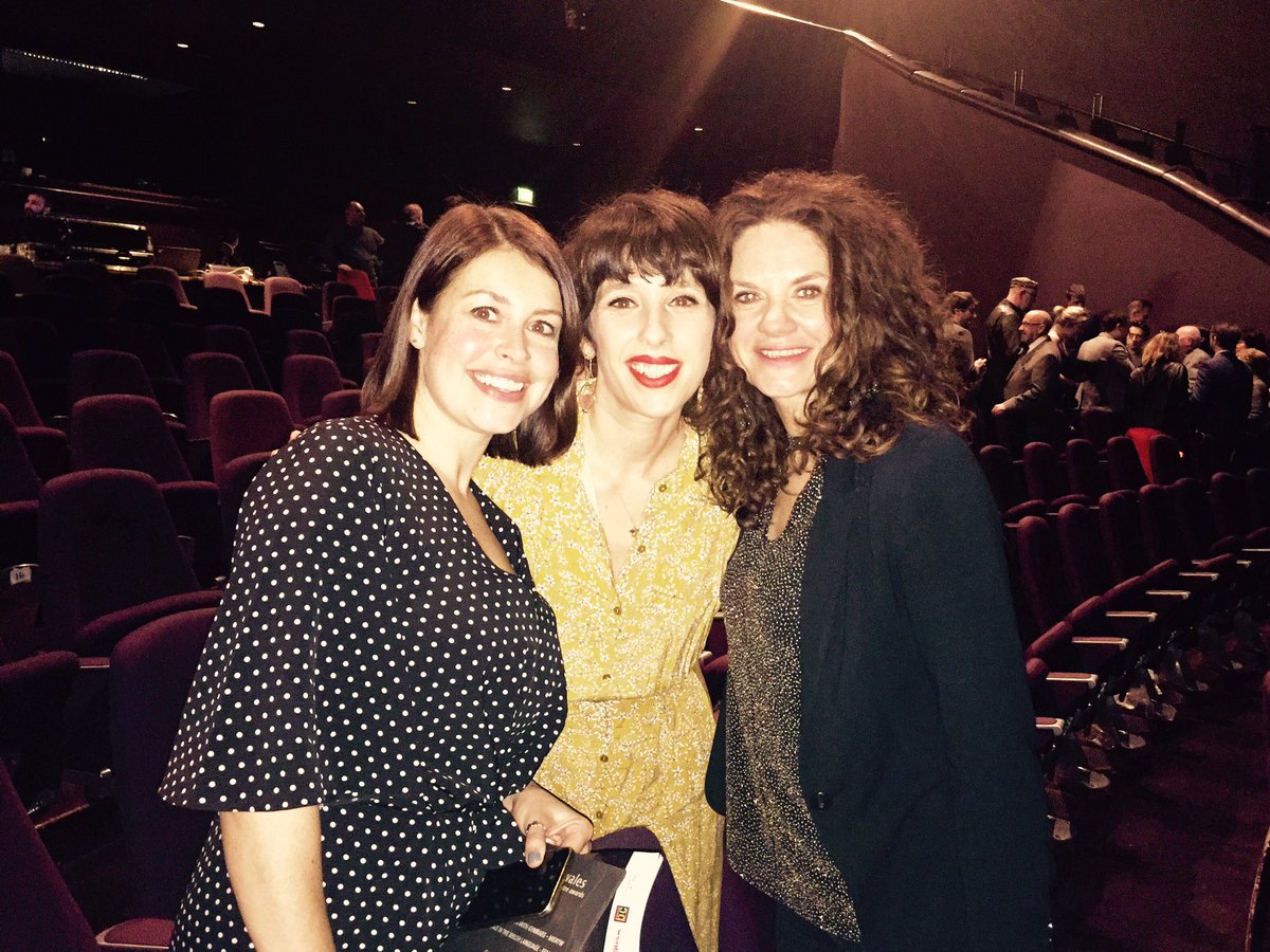 gwalltog's tweet photo. A'r enillydd yw.............. Caryl Morgan @CarylM Braint cael bod mewn categori o ferched gwych!@lisajenbrown @SiwHughes @carylhughes #GwobrauTheatrCymru https://t.co/RDlSDw7aN2