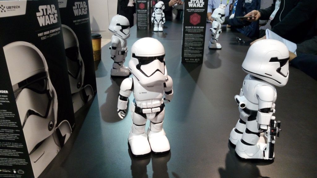 WolfORourc's tweet photo. Aren't you a little short for a #stormtrooper? 💂 @UBTECHRobotics First Order Stormtrooper @CES #CES2018 https://t.co/GJhfgbO1YF