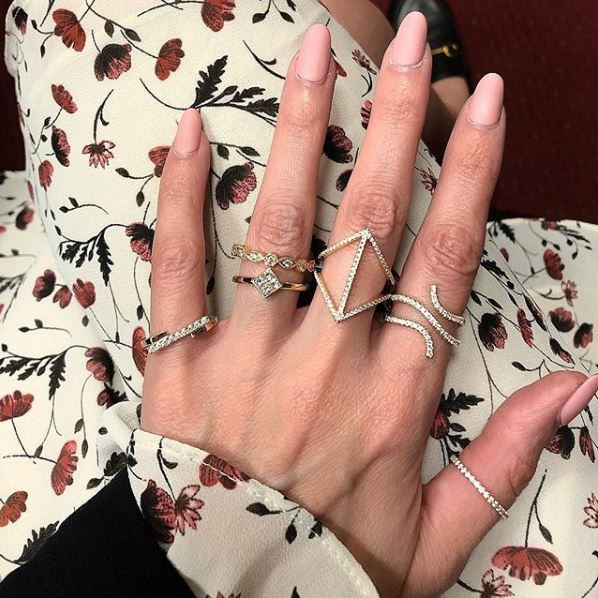Montclair_Place's tweet photo. Valentine's Day is just around the corner! Not that you really need a reason to #treatyourself... 💎🌹
[📸: @GeorgioJewelers] https://t.co/3oGQDvss77