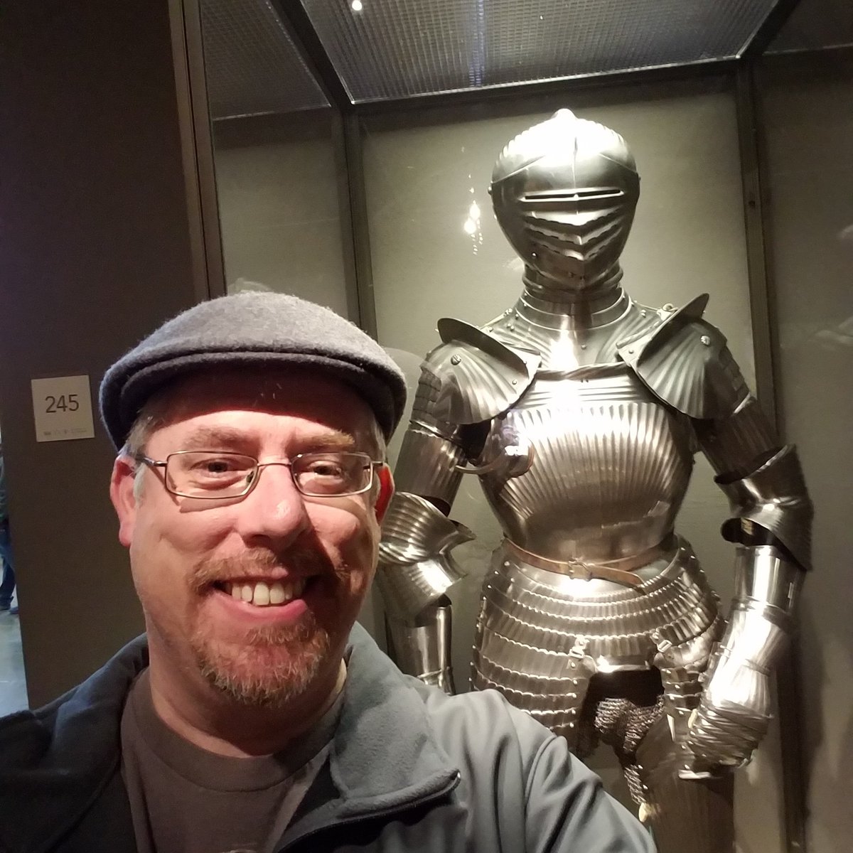brian_bonafitz's tweet photo. When they tell you that #IronMan will be at the museum, but then you realize that's not the Iron Man you were expecting... #SaturdayFitz #AnotherDayInPhilly #NotThatIronMan https://t.co/tPeUuJgz5k