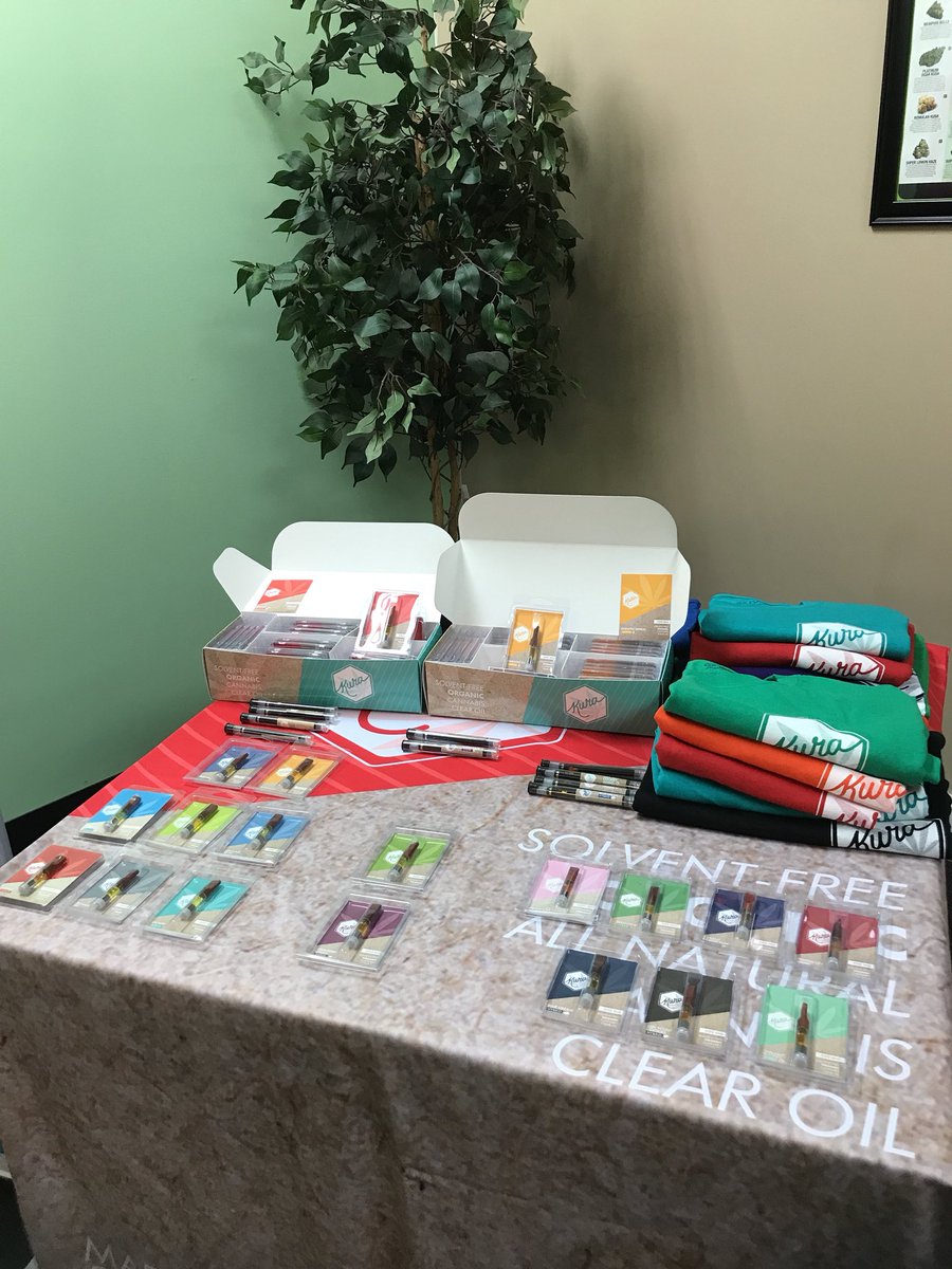 KuraClear's tweet photo. Catch us today (1/27) for the promo now til close at Healing Tree! Two new flavors!! π #PineappleExpress AND #GojiOG AND shirts!!#kuraclear #cartridges! ππππ¬ ! #michiganmade #madeinmichigan #bluedream #gelato π¨#girlscoutcookies and more!! #indica #sativa #hybrid #vape https://t.co/v6odAf4HF8