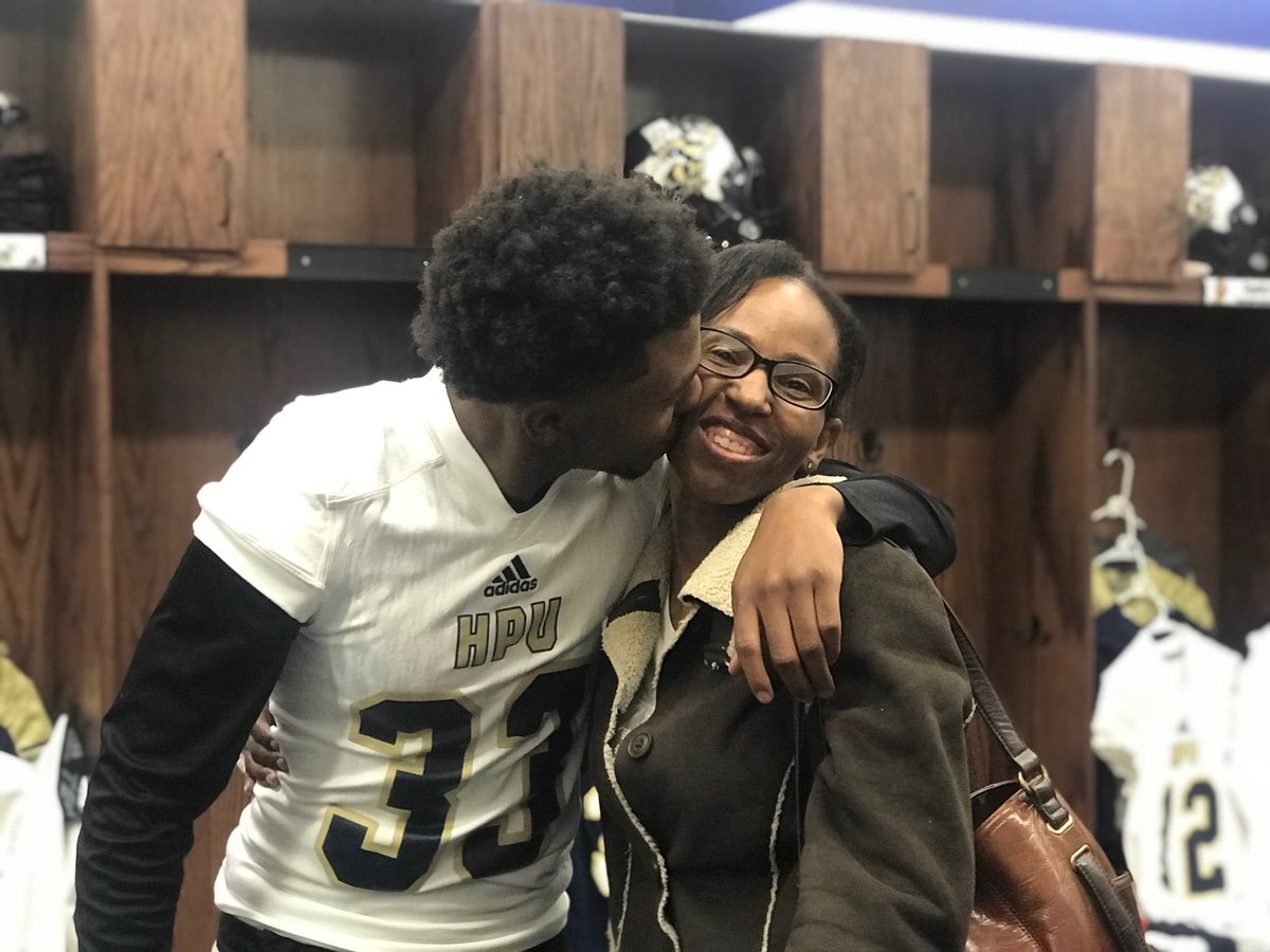 ttg_zay's tweet photo. FAMILY💯💯
#StingEmHPU https://t.co/2IG742r796