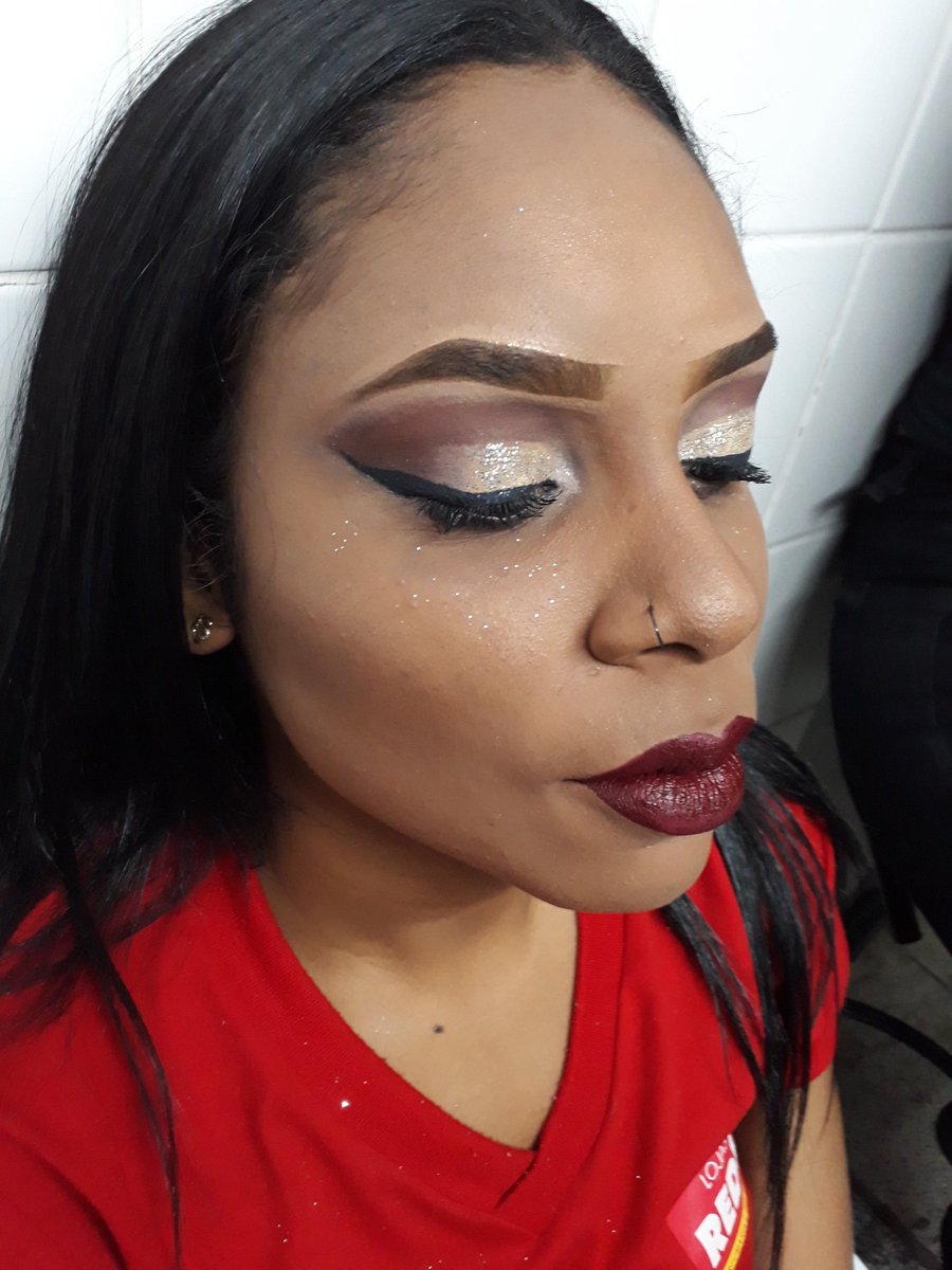 Aniiinha133's tweet photo. Obrigada meu Deus pelo dom ❤ # UmAmorPorMaquiagem ❤💆 #andrezza https://t.co/23u6CF27vy