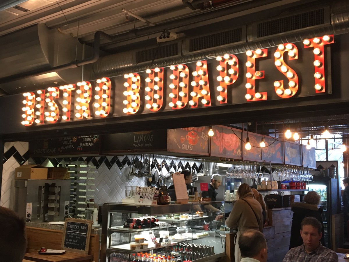 Nå begynner Oslo å ligne noe. Bistro Budapest med ungarsk gatemat. Lang tradisjon i Ungarn for det! Bistroen finnes i Mathallen.