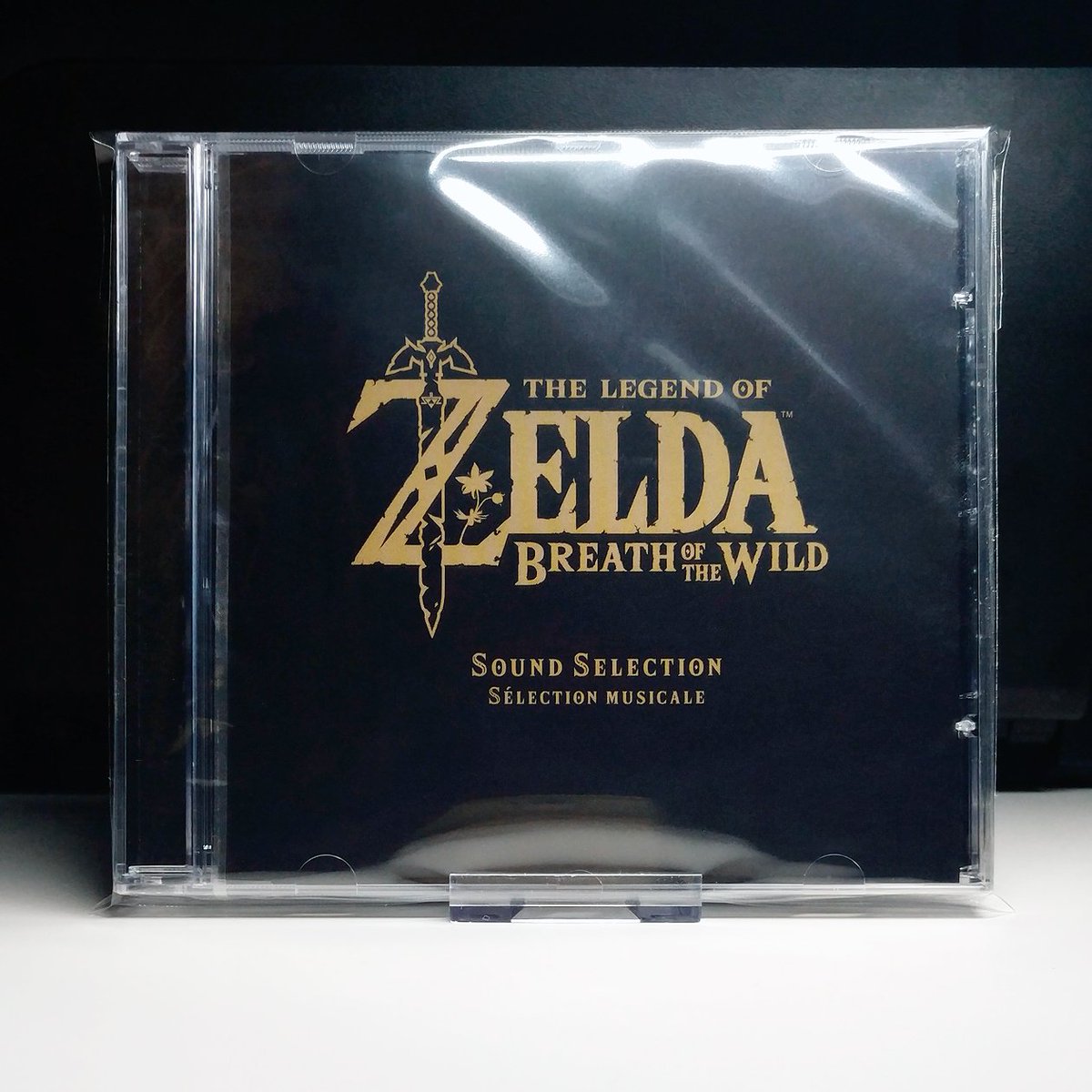ValierX's tweet photo. The Legend of Zelda: Breath of the Wild
-Sound Selection / Sélection Musicale-

• Jewel case version included in the European "Limited Edition" of the game.

#tloz #loz #thelegendofzelda #legendofzelda #zelda #botw #breathofthewild #soundselection #soundtrack #score #nintendo https://t.co/D8h09exNSs