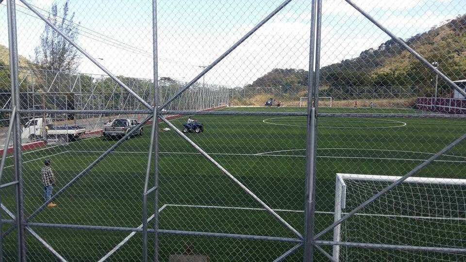 _Gustavo_Acosta's tweet photo. Compartimos con los vecinos de la Col. 10 de Octubre de #SanMarcos en la Inauguración de su hermoso Polideportivo. Felicitaciones a #FidelFuentes y su Concejo por tan maravillosa obra; comprobado que #HacemosMasporLaGente @Zoila_quijada @KarinaSosa_2 @FMLNoficial @oscarortizsv https://t.co/PWQoNEptC5