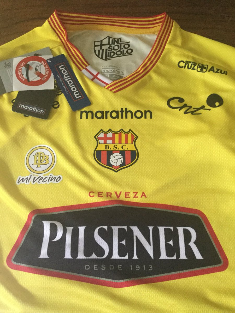 wacarmarx's tweet photo. Listo con la piel de mi equipo @BarcelonaSCweb #NocheAmarilla2018 #MickyJrBSC2018 vamos #UnSoloPuñoLosToreros #MonumentalBcoPichincha #VamosBSC 💛💛💛💛💛⚽️⚽️⚽️⚽️🏆🏆🏆👊🍺 https://t.co/48xUGzfDti