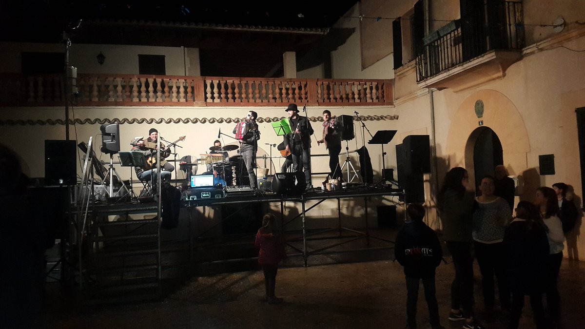 MESperPalma's tweet photo. Continuam visitant els barris i pobles per celebrar les nostres festes. Per una Palma més estimada #SantaPagesa #SonSardina #CanPastilla #SantSebastià2018 #SantAntoni2018 #EstimamPalma #PalmadeFesta https://t.co/ClAJpsz7sB