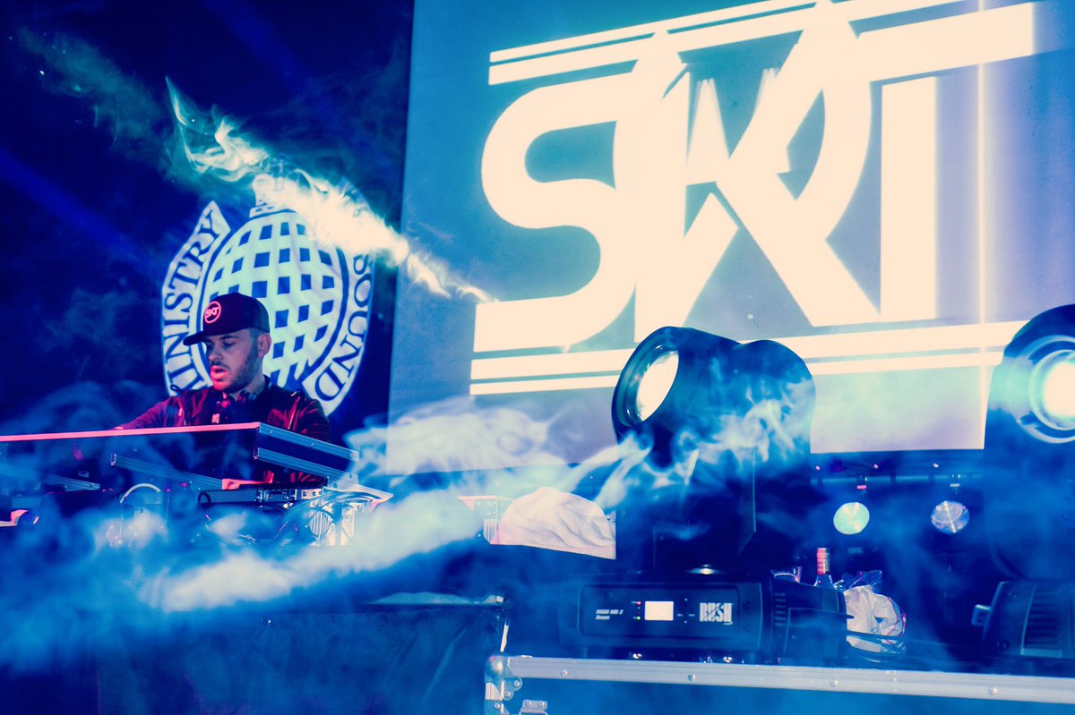 Less than 1 hour to go! @KISSFresh 🙌

New cuts from <a href="/Deepshakerz/">The Deepshakerz</a> <a href="/WeAreSoulDivide/">Soul Divide</a> <a href="/Rudimental/">Rudimental</a> <a href="/CamelPhat/">CAMELPHAT</a> <a href="/ANOTR/">ANOTR</a> @_brettgould <a href="/Elibrownbeats/">Eli Brown</a> <a href="/AlexeyRomeo/">AlexeyRomeo</a> <a href="/CarnaoBeats/">C A R N A O  B E A T S</a> <a href="/CJUKOfficial/">Clouded Judgement</a> <a href="/DariusSyrossian/">Darius Syrossian</a> <a href="/GreenVelvet_/">Green Velvet</a>  <a href="/MasonMaynard/">Mason Maynard</a> <a href="/Dale_Howard/">Dale Howard</a> <a href="/petetong/">Pete Tong mbe</a> and more!