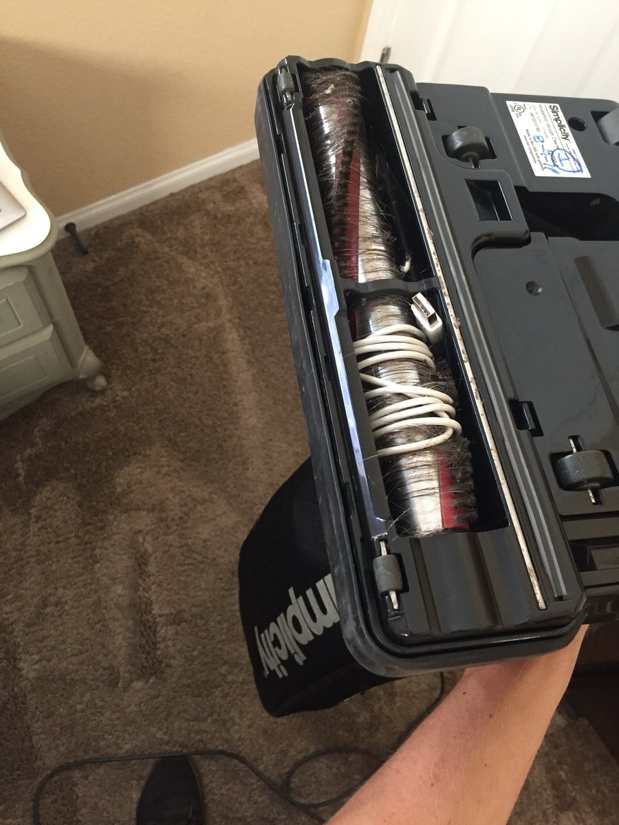 __danimaI__'s tweet photo. Today I tried vacuuming and this happened and my vacuum screamed like a dying animal https://t.co/i7iZTaK0KV