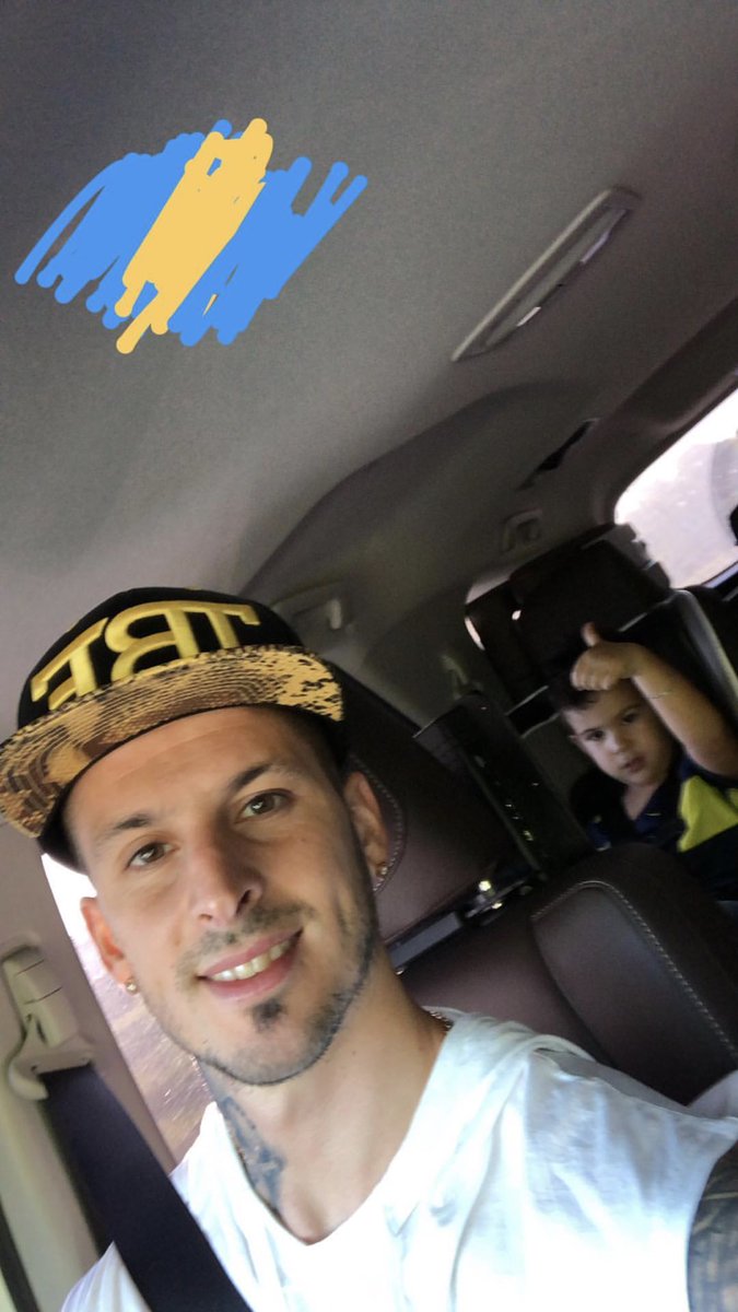 la12tuittera's tweet photo. .@PipaBenedetto junto a FELIPE  👍🏼 rumbo al TEMPLO 💙💛💙 https://t.co/0VdKW60cLn