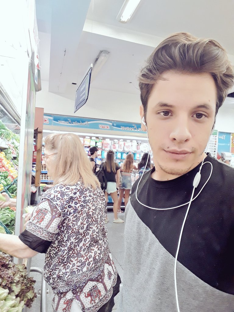 Grabé un video con mi abuela EN EL SUPERMERCADO ohhh zii
lo subo el lunes