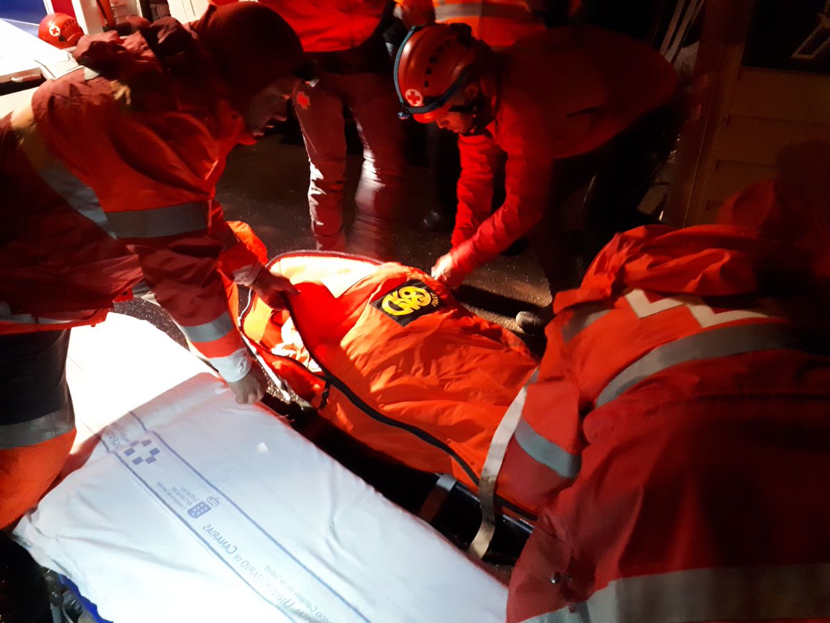 CruzRojaProvTfe's tweet photo. Nuestro #ERIE #BSMT y ambulancia4x4,activado por @112canarias,localiza a la persona #LaVictoria.@guardiacivil #PolicíaLocal #ProtecciónCivil https://t.co/LZihYYe0t5