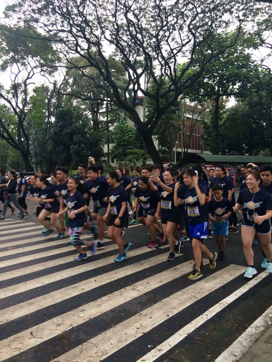 And it’s gunstart! The 10K, 5K, and 3K participants are now off for the finish line!