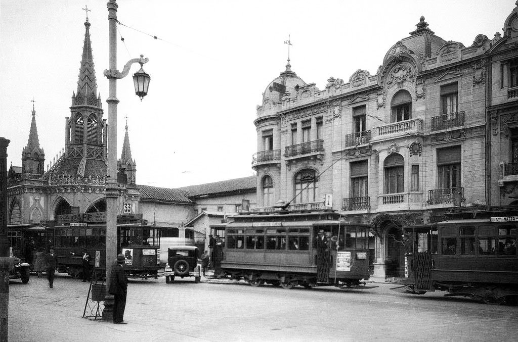 alb0black's tweet photo. Accidente de tránsito en Alameda de Las Delicias con calle Carmen.
Santiago de Chile, año 1922. https://t.co/YFiJ0SsU9c