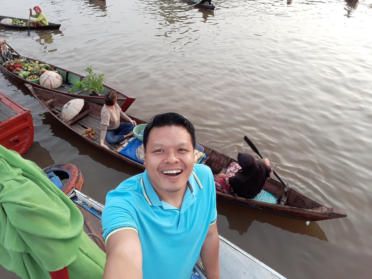 jonivet's tweet photo. I'm at Lok Baintan floating market. What a beutiful market https://t.co/9Iy0uvXnzY