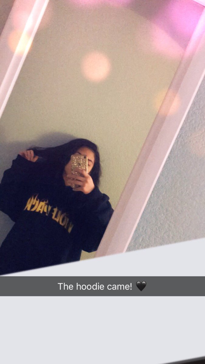 Angelicuhrg's tweet photo. I’m one of your smol #wolfpack members! Your hoodie came and I love it so much 🐺🖤 @sssniperwolf https://t.co/8Pfeu6c85P