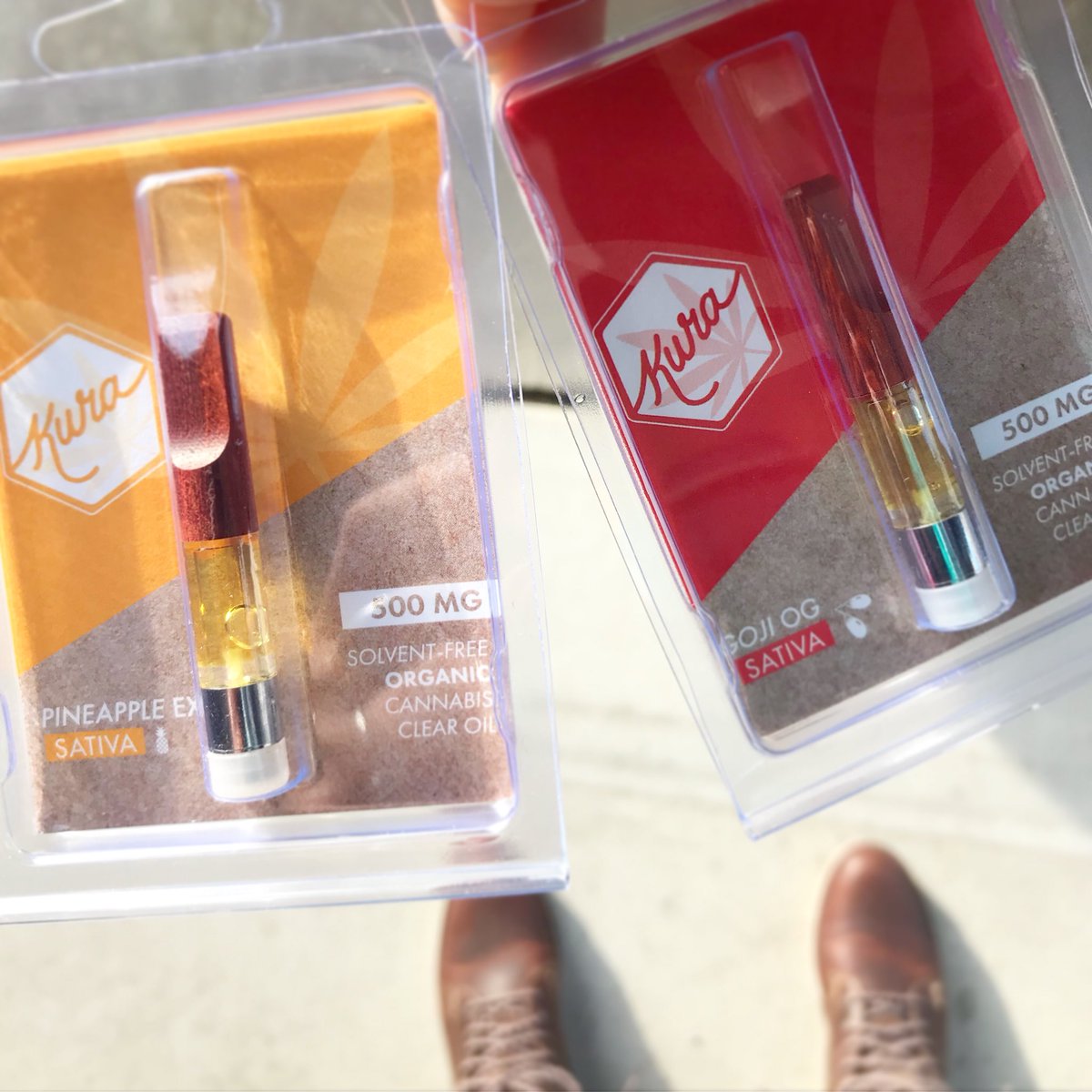 KuraClear's tweet photo. Two new flavors drop today! Try em first at Healing Tree! π Catch us today 1/27 now til close!π #PineappleExpress AND #GojiOG AND shirts!!#kuraclear #cartridges! ππππ¬ #michiganmade #madeinmichigan #bluedream #gelato π¨#girlscoutcookies π #indica #sativa #hybrid #vape https://t.co/xCqDik9Al4
