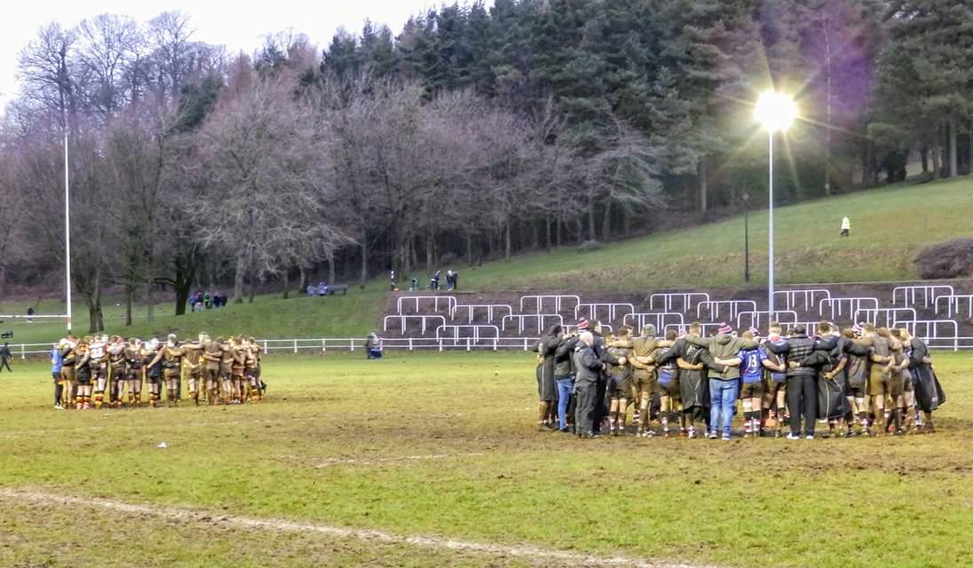 yanto007's tweet photo. The best pic of a rugby pitch ever - winners/losers it's teamwork, it's bonding, it's life...well done #pooler #cwins #grassroots #pride #proud https://t.co/RWKEf5v4XX