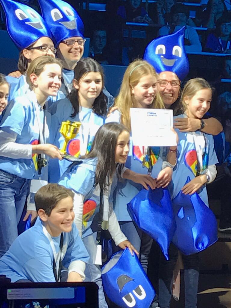 Moni__Maya's tweet photo. @FLLSpain @FLLGironaEPS #scsmartdrops #scstecnowatergie #HYDRODYNAMICS
Gràcies a l’organització que ha aconseguit fer-nos vibrar tot el dia. Orgullosos de difondre els valors de la FLL!! https://t.co/C32dLsMelU