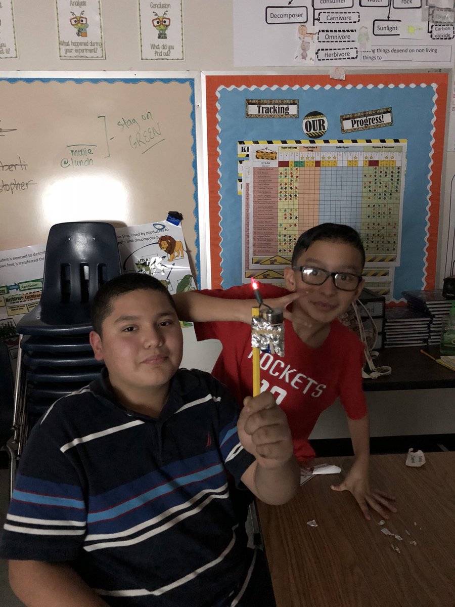 mlamscience's tweet photo. Constructing an emergency flashlight to learn about circuit and electricity!! #wesbelievers https://t.co/k0UuZJclS8