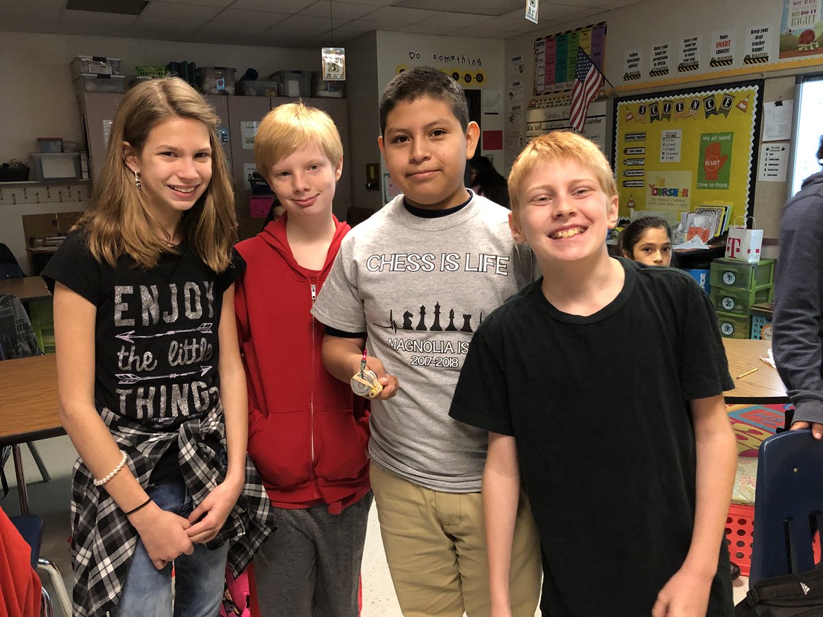mlamscience's tweet photo. Constructing an emergency flashlight to learn about circuit and electricity!! #wesbelievers https://t.co/k0UuZJclS8
