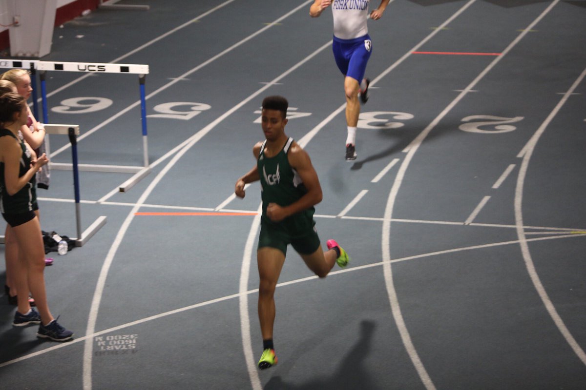 MileSplitDMV's tweet photo. Ed Deskins of @ForgeTrack unofficially takes the Boys 300 Title #FUMAInvite https://t.co/CwpLeXzdOi