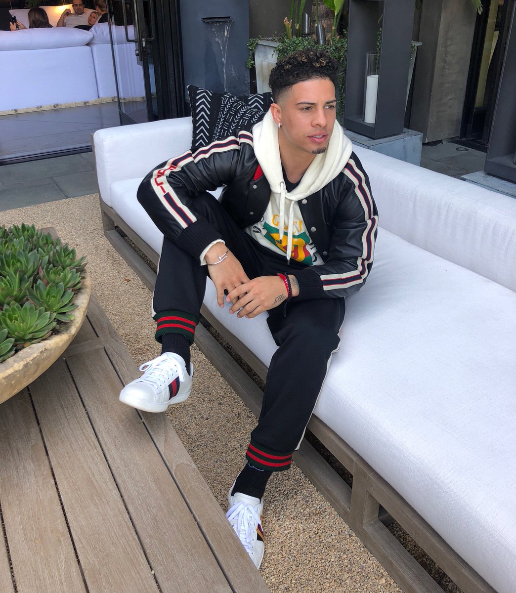 AustinMcbroom's tweet photo. Only for her. https://t.co/ofIJaFpsr0