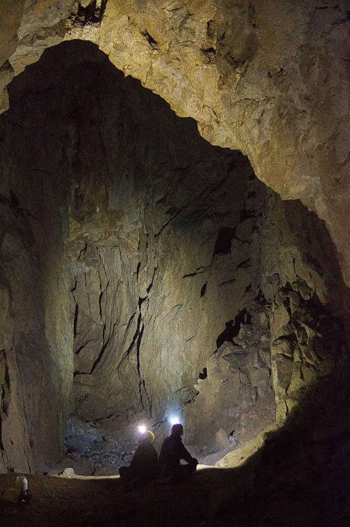 Great time underground with some SUSS and NUCC (<a href="/UoNCaving/">UoN Caving</a> ) members popping into Oxlow. Photo from Lyds Leather