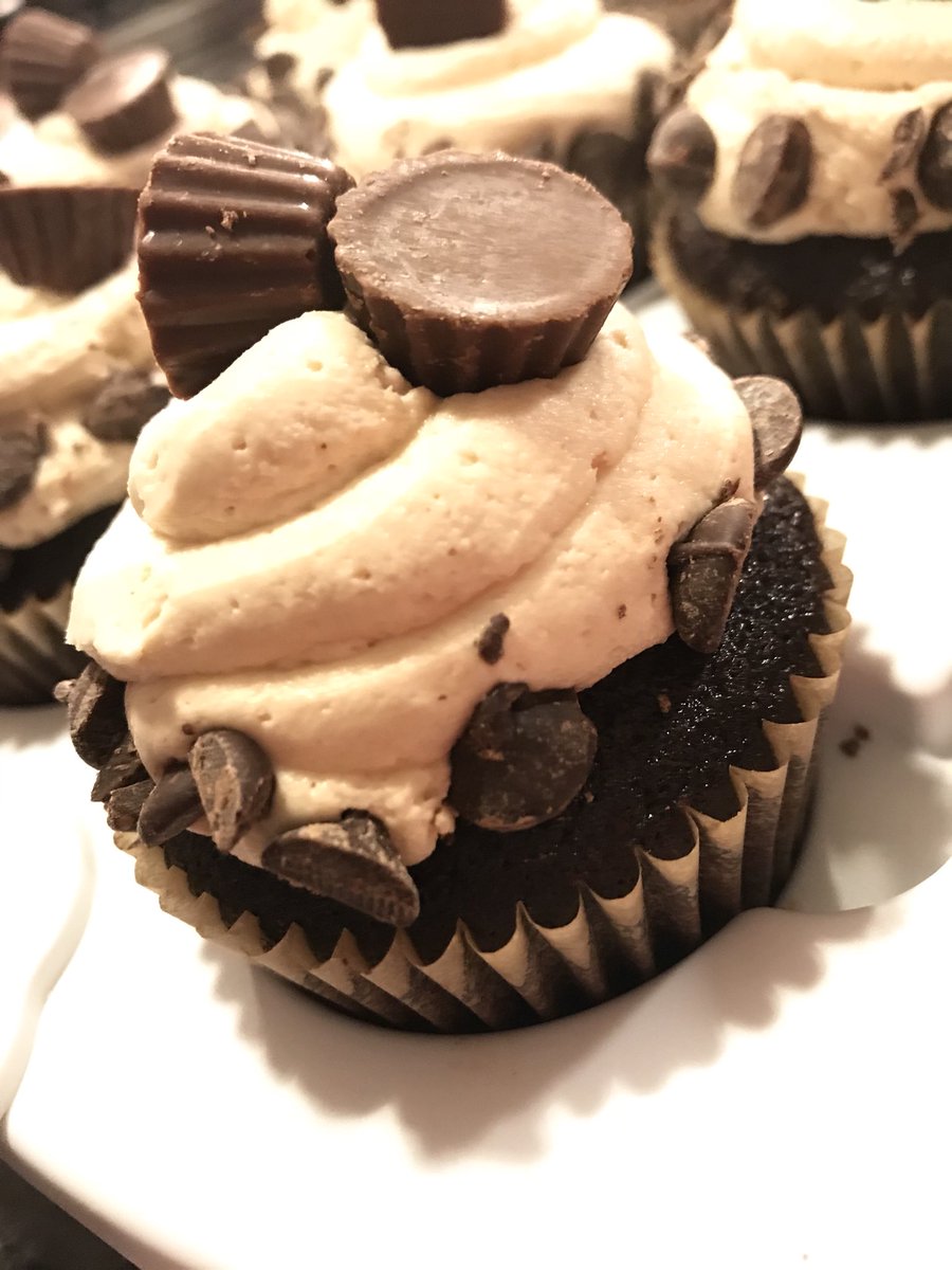 BeadedByAshley's tweet photo. Peanut butter cup cupcakes with peanut butter buttercream and a peanut butter surprise filling! https://t.co/3os8YpP5hb