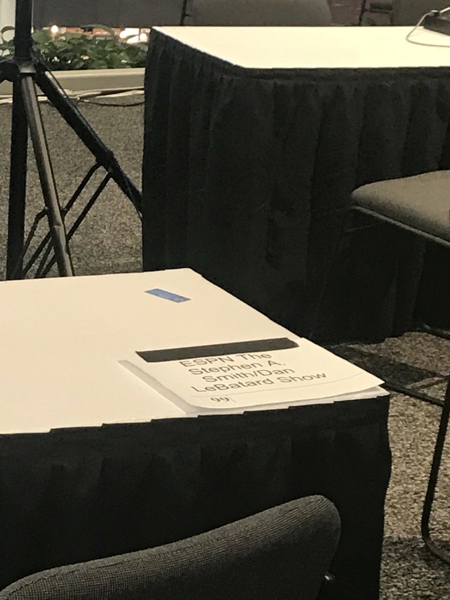 jnwoods17's tweet photo. Ahhhhhhhhhhhhhhh #blueberries #table99 #radiorow @LeBatardShow @LeBatard_Reddit @AllysonTurner @billygil https://t.co/0FvNM5mk5S