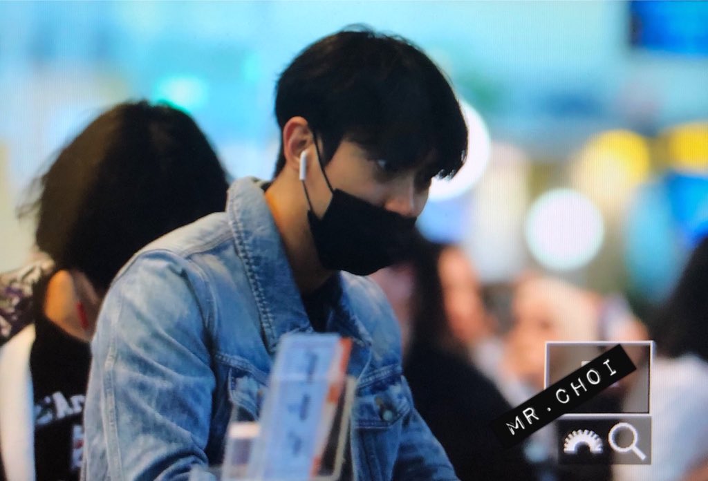 MrChoi_'s tweet photo. 180128 Siwon @ Changi airport: Bye bye~ 방콕 슈퍼쇼도 화이팅! 이른 아침 피곤한 시원이ㅠ_ㅠ @siwonchoi #siwon #superjunior #SuperShow7inbkk https://t.co/kF2i52GAEr