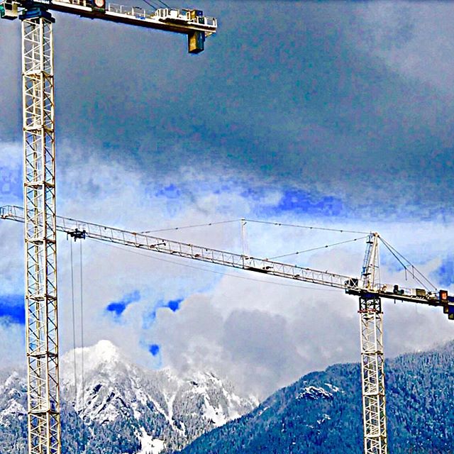 NorthVanHomes's tweet photo. We always expect to see cranes near the mountains, but this is definitely a new way of looking at it. Lots of new developments in our city is a sign of progress. Bound to be an election issue for sure. Great photo. Thanks for the #repost @nancyjan1⠀ … https://t.co/OhovzJjglC https://t.co/rlcXyyPlav