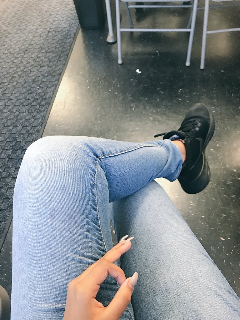 DOlNGCAM's tweet photo. Open for a surprise💕💘💓💗💖💝 @camerondallas https://t.co/RxMgkEHZet