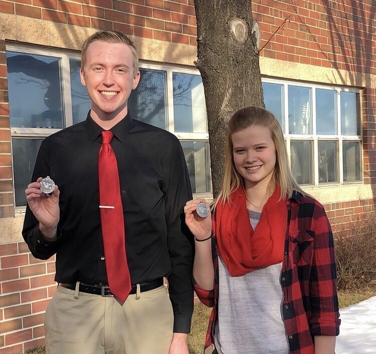 _DevinCarter_'s tweet photo. Y’all better book a hotel in Salina because this iconic duo is state qualified 😎🎭 #statebound #firstmeetoftheyear https://t.co/kTVQVqPwzZ