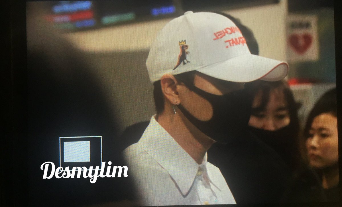 180128 #Leeteuk at Changi Airport to Bangkok 😎#SuperShow7inSG #SuperShow7inBKK