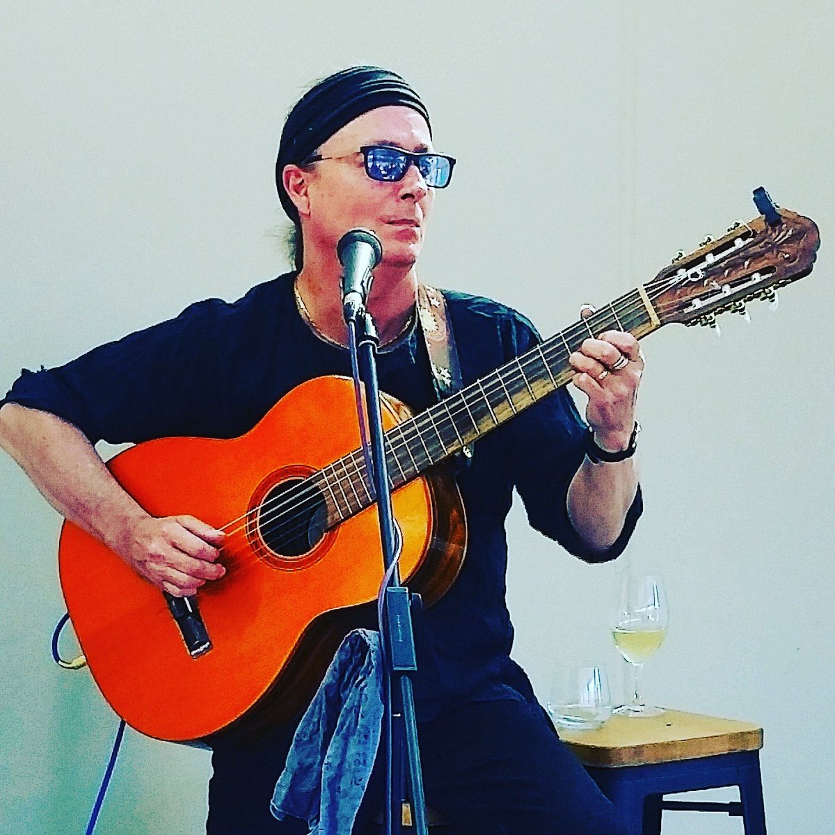 Shameless plug for Mark He derson, playing live tunes at Ironbark Hill from 12noon. #livemusic #huntervalley #peterdraytonwines