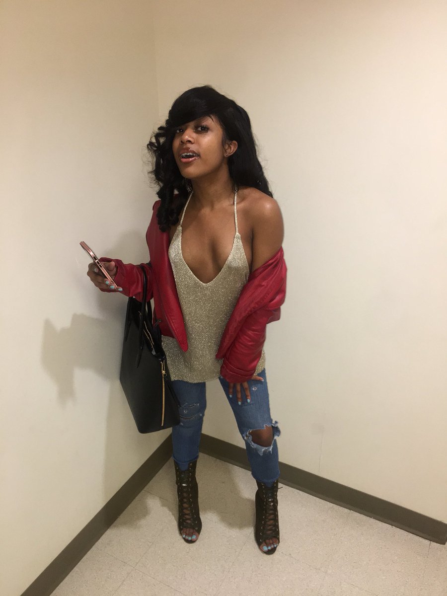 MAJAGALORE's tweet photo. no none of you cannot afford her ♥️ https://t.co/Q8s83uDH9H