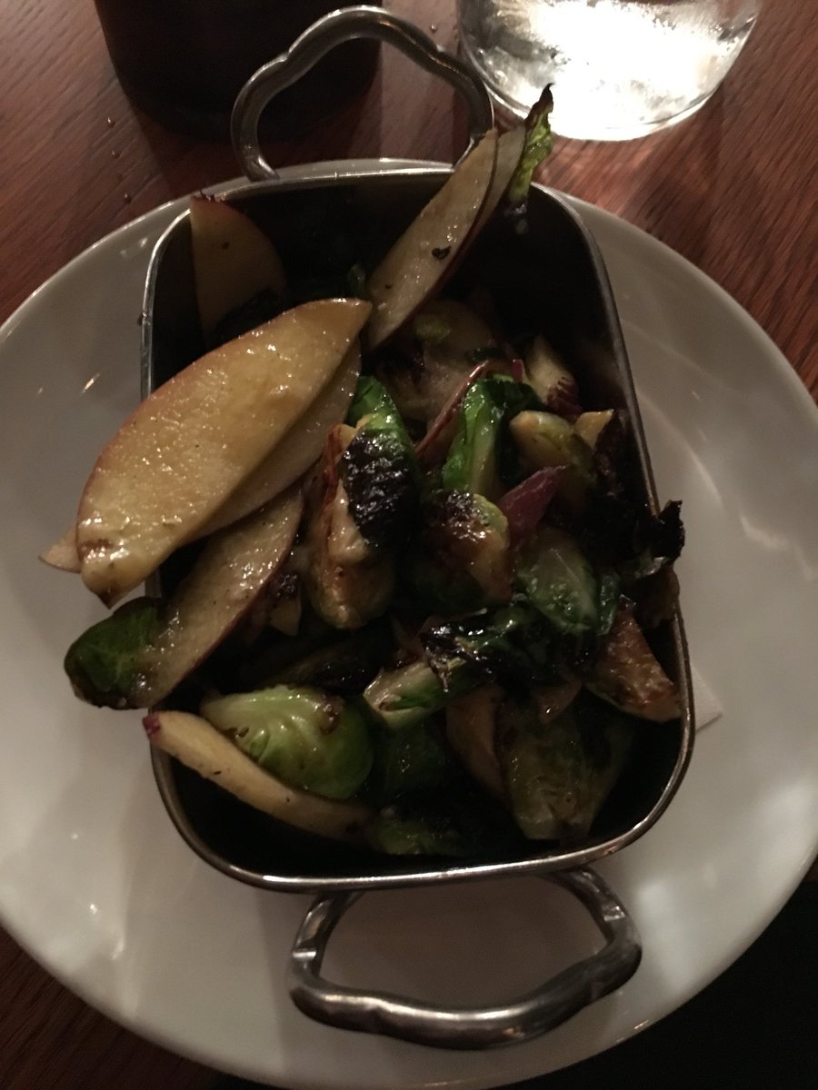 MBrannon404's tweet photo. Pre-theatre dinner @DonettoATL!  Amazing pasta and a beautiful glass of Sancerre.  #atlantafoodscene #westmidtownATL @AExpress #aeangels https://t.co/Q1fFkbd44M