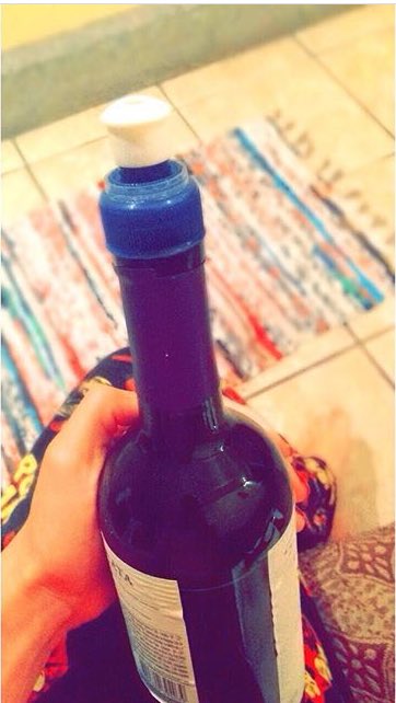 lacleptomana's tweet photo. ¿Para qué molestarme en ensuciar una copa? https://t.co/XcCw9zmxP9