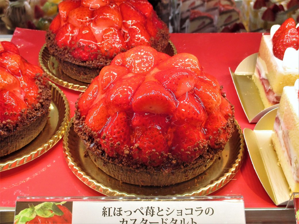 西武池袋本店 グルメレポート No Twitter 紅ほっぺとチョコの贅沢なコンビ チョコクリームとカスタードクリーム いちごのコンフィチュールを重ねました アンテノール 紅ほっぺ苺とショコラのカスタードタルト 紅ほっぺストロベリーフェスタ 1 30 火 まで