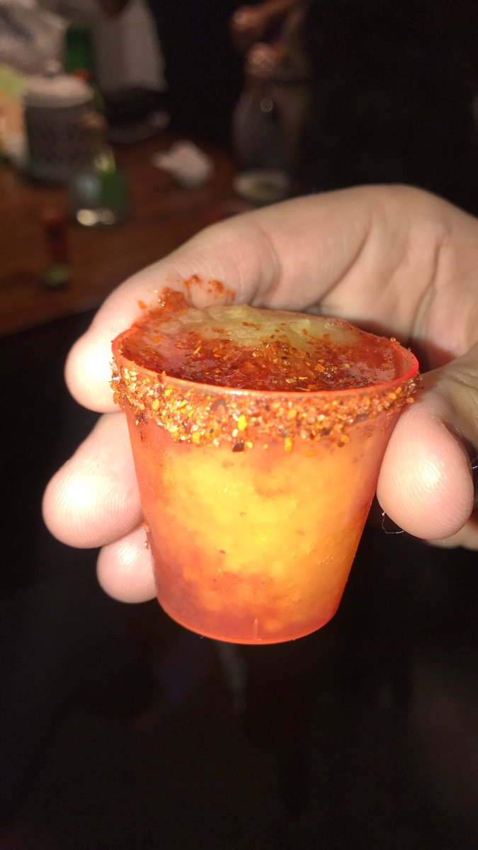 _nowayyjosee_'s tweet photo. Mango shots con chamoy y tajin 👀 https://t.co/1vZPMIHb6A